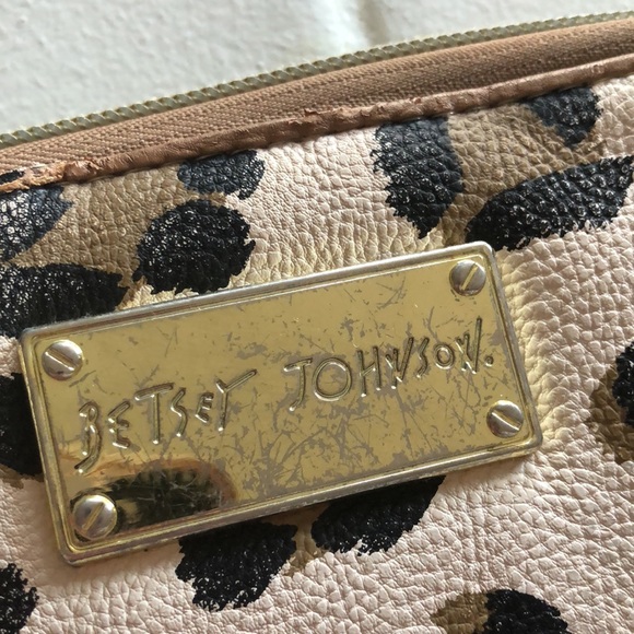 Betsey Johnson Cheetah Print Zip Up Wallet - Picture 3 of 10